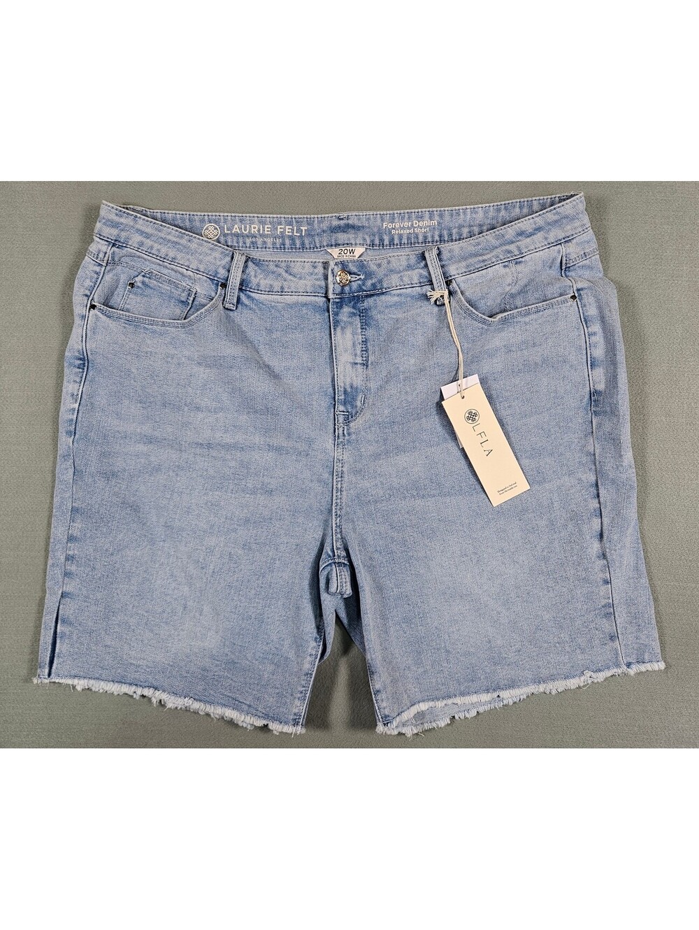 Denim Womans Light Wash Stretch Cut-Off Shorts 20W NWT